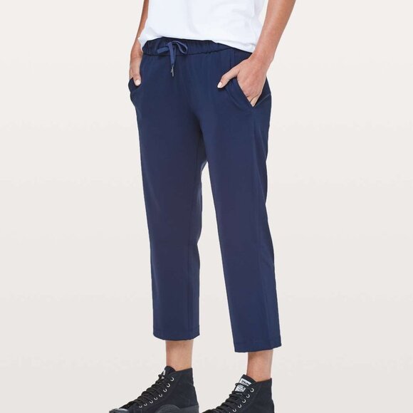 NEW Lululemon On The Fly Crop *23
